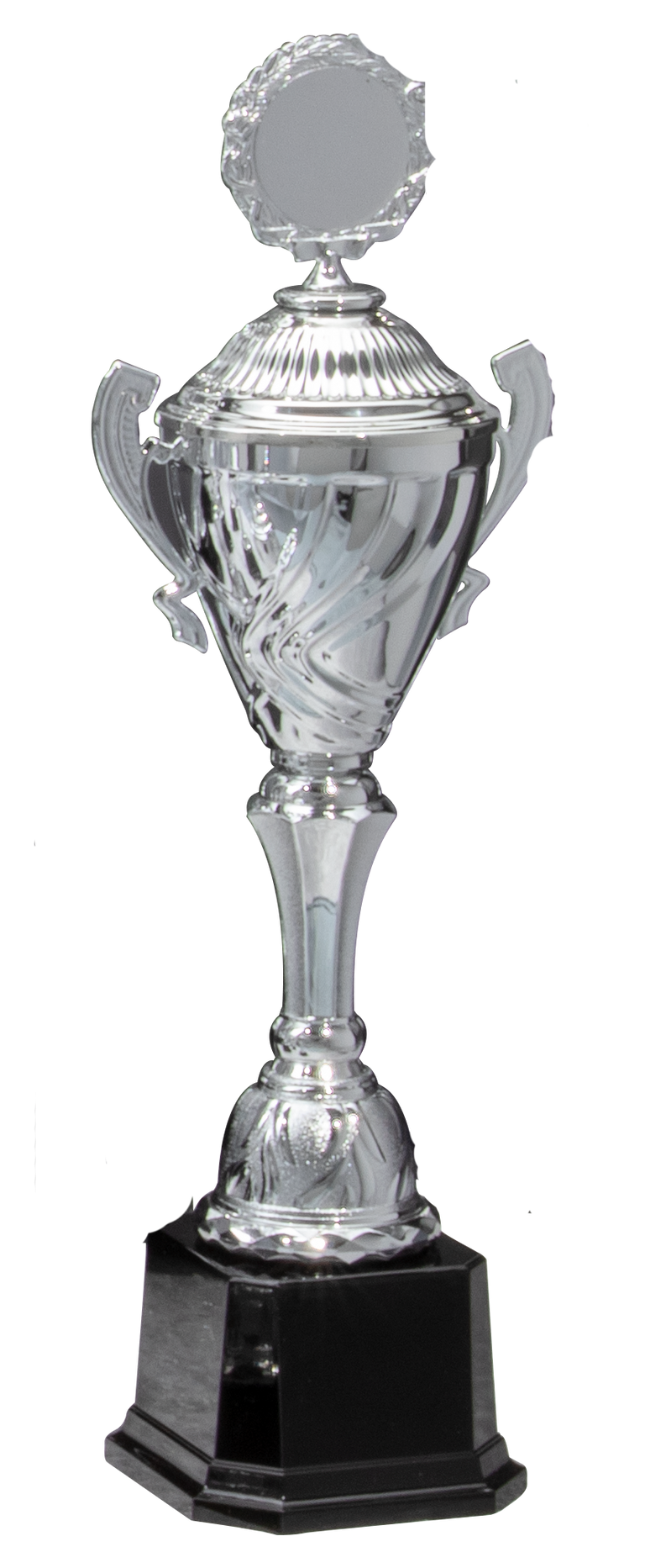 Die Trophäe „Pokale Schwabach 6-er Pokalserie 360 mm – 510 mm “ verfügt über ein exklusives Design mit komplizierten Mustern, zwei Griffen, einem runden Emblem an der Spitze und ist auf einem hohen, schwarzen Sockel montiert.