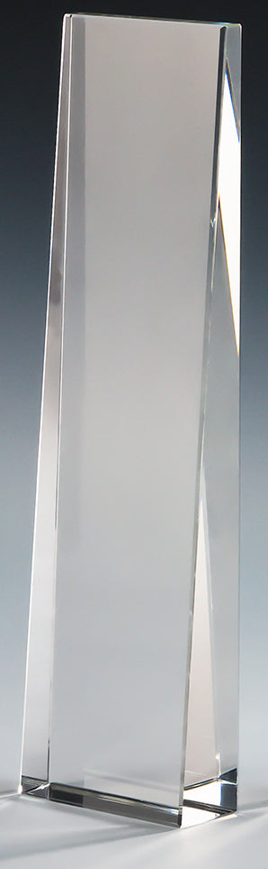 Die Awards Saarbrücken 3-er Serie 205x70 mm - 255x70 mm ist eine hohe, klare Trophäe mit einer rechteckigen, abgeschrägten Form, ideal für eine Lasergravur und wird in einer eleganten Geschenkbox vor einem grauen Hintergrund geliefert.