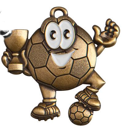 Eine Cartoon-Fußballfigur aus hochwertigem Material und exklusivem Design hält eine Trophäe in der Hand und stellt einen Fuß auf einen Fußball. Diese bezaubernde Szene wird mit der Fußball-Medaille Gelsenkirchen 47x44 mm perfekt eingefangen.