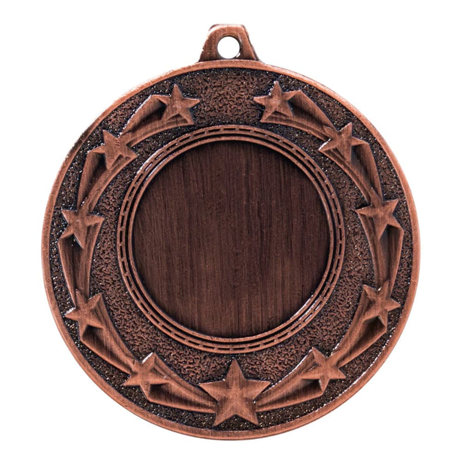 Eine runde bronzene Medaillen Remscheid 50 mm PK79183g-E25 mit einer leeren Mitte, umrandet von einem Ring erhabener Sterne und einer kleinen Öse an der Oberseite zur Befestigung, zeigt ein exklusives Design. Dieses Erinnerungsstück ist perfekt zum Gedenken an besondere Momente.