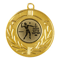 Thumbnail for POMEKI Medaille aus Düsseldorf 50 mm PK79250g-E25, die eine Figur beim Basketballspielen und ein Lorbeerkranz-Design zeigt.