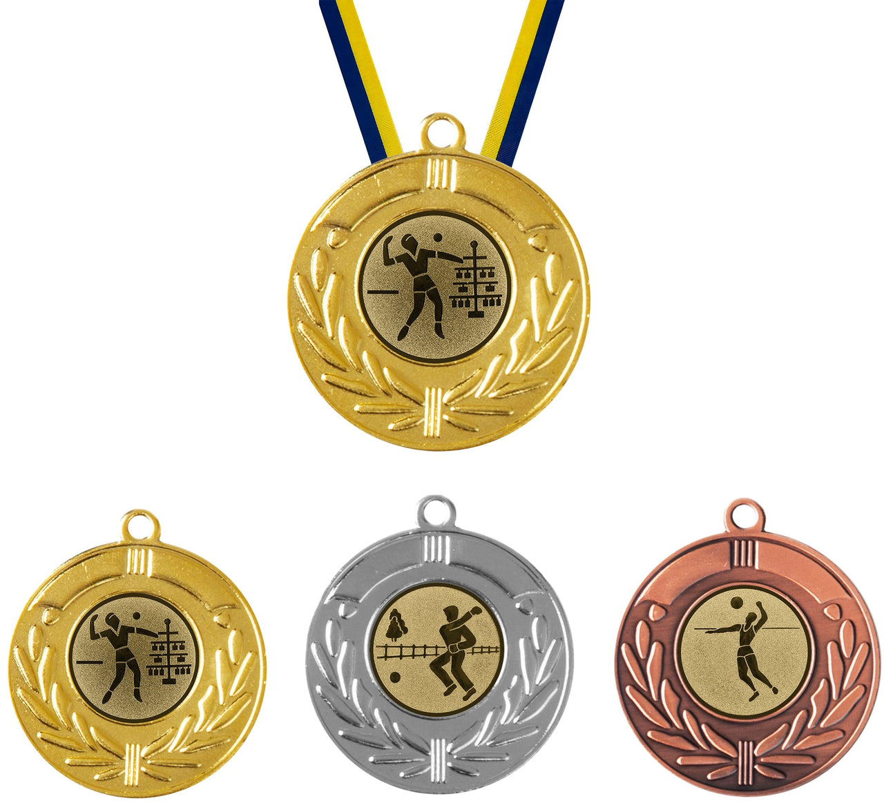 Eine Auszeichnung aus fünf Medaillen „Medaillen Düsseldorf 50 mm PK79250g-E25“ in Gold, Silber und Bronze, jede mit einem geprägten Kampfkünstler-Motiv umgeben von einem Lorbe von POMEKI.