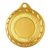 Thumbnail for Die Medaillen Schwerin 50 mm PK79251g-E25 ist eine Goldmedaille mit kreisförmigem Design und strukturierten Kanten, gefertigt aus hochwertigem Material. Sie verfügt über einen zentralen Freiraum und ein kleines Loch an der Oberseite zum Anbringen eines Bandes oder einer Kette, was ihr exklusives Design hervorhebt.