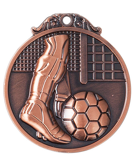 Medaille mit Fußballbein und Balldesign vor einem Netzhintergrund. Fußballer Medaillen Hamm 45 mm von POMEKI.