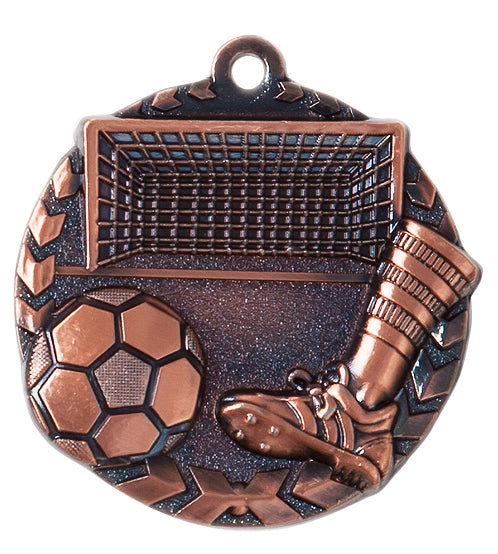 Das Fußballtor mit Ball Medaillen Saarbrücken 47 mm ist eine bronzene Fußballmedaille aus hochwertigem Material, die einen geprägten Fußball, ein Tornetz und einen Fuß in einem Stollenschuh zeigt, der gerade den Ball kickt und ein exklusives Design aufweist.
