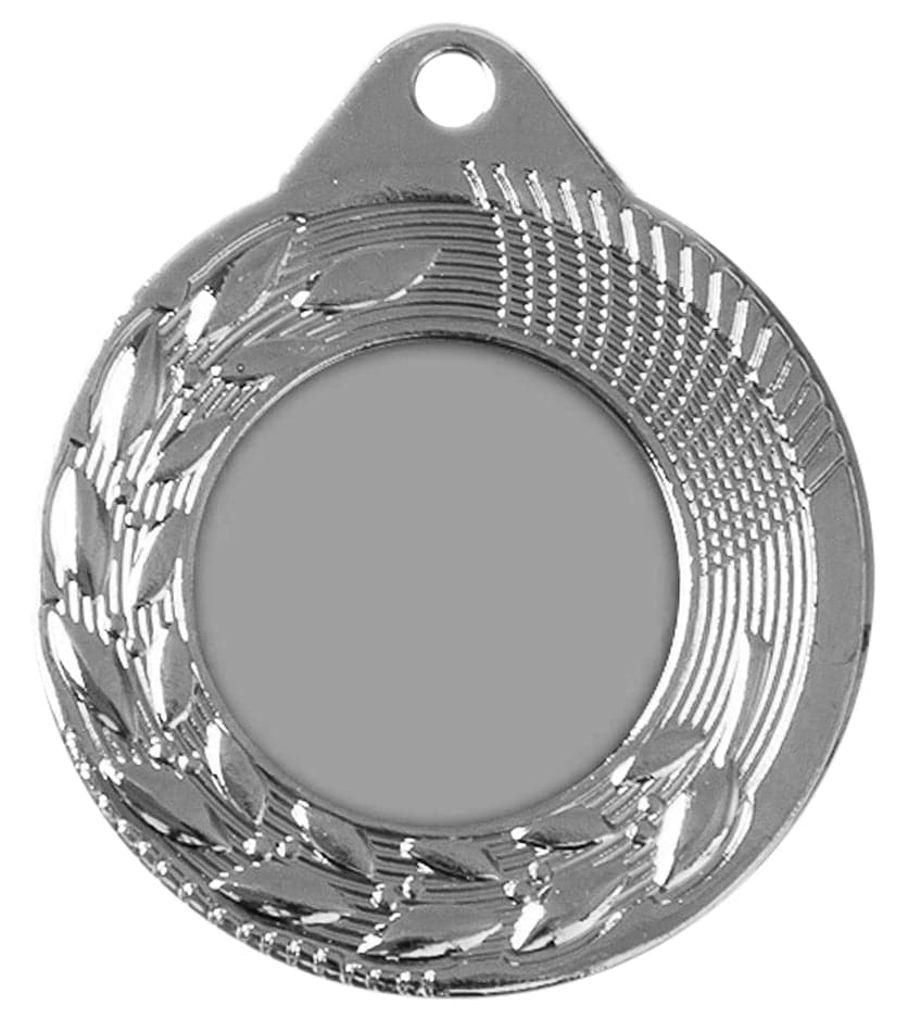 Beschreibung: Runde Medaille aus hochwertigem Material von POMEKI mit einem komplizierten Fischschuppenmuster und einem zentrierten kreisförmigen Ausschnitt.