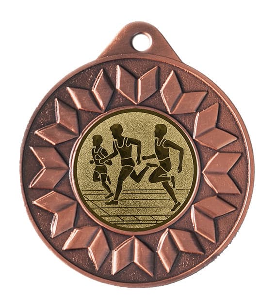 Medaillen Leipzig 50 mm PK79293g-E25 mit einem Relief von drei rennenden Läufern, umgeben von einem Sonnenstrahlenmuster und einer Schlaufe zum Aufhängen.