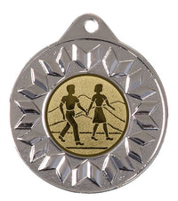 Thumbnail for Eine 50-mm-Medaille PK79293g-E25 aus Silber und Gold von Leipzig mit einem Relief von zwei Fechtern im Kampf, umgeben von einem Sternenmuster.