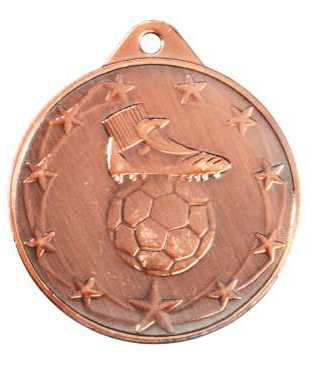 Der Fußballschuh mit Ball Medaillen Krefeld 50 mm PK79332 ist eine Bronzemedaille im exklusiven Design mit einem Fußball und einem Stollen darüber, umgeben von Sternen, gefertigt aus hochwertigem Material.