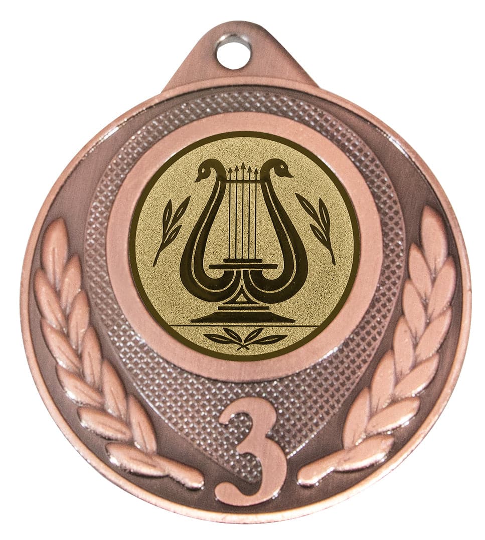 Bronzene Medaillen mit geprägtem Harfen- und Lorbeerkranz-Design, was auf einen dritten Platz hinweist.
Produktname: Medaillen Köln 50 mm PK79344g-E25
Markenname: POMEKI