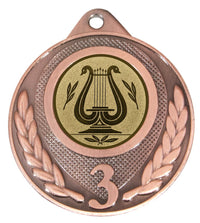 Thumbnail for Bronzene Medaillen mit geprägtem Harfen- und Lorbeerkranz-Design, was auf einen dritten Platz hinweist.
Produktname: Medaillen Köln 50 mm PK79344g-E25
Markenname: POMEKI