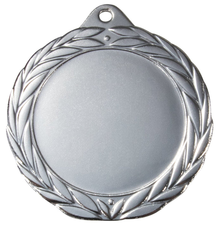 Medaillen Ingolstadt 70 mm: Silbermedaille mit Lorbeerkranzmotiv, geeignet zum Gravieren, isoliert auf weißem Hintergrund. Von POMEKI.