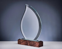 Thumbnail for Awards München: Glanzvolle Preisverleihung in München mit festlicher Gala, eleganten Trophäen, prominenten Gästen wie Schauspielern, Musikern und Designern; roter Teppich, Blitzlichtgewitter, stilvolle Abendmode und Auszeichnungen für herausragende Leistungen in Kultur, Medien, Sport und Design.
