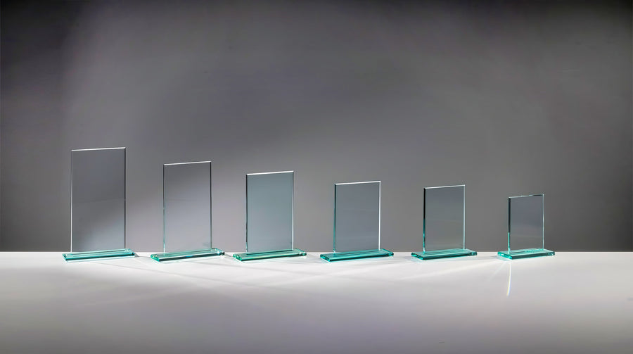 Glaspokale Berlin: Hochwertige Glaspokale mit individueller Gravur, ideal für Sportveranstaltungen, Firmenfeiern und Ehrungen in Berlin – moderne Designs, edle Optik, schnelle Lieferung und personalisierte Pokale für jeden Anlass.