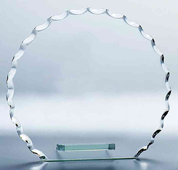 Kreisförmiges Glas Auszeichnungen Münster 3-er Serie 105 mm - 145 mm PK735213-11-3 mit Lasergravur und gewellten Kanten auf grauem Hintergrund.