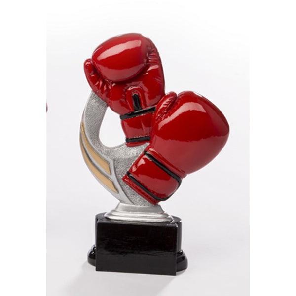 Zwei glänzend rote Boxhandschuhe auf geschwungenem silber-goldenem Träger und schwarzem Sockel. Box Handschuhe 160mm von POMEKI.