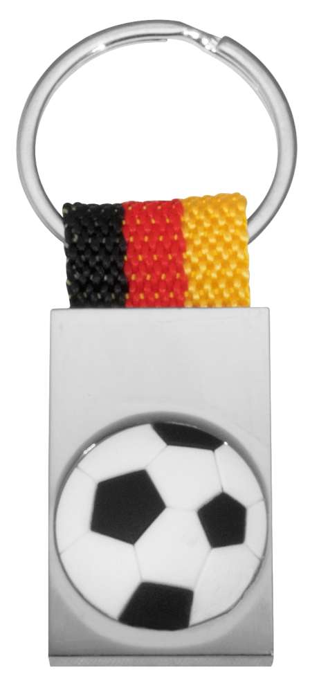 Ein Schlüsselanhänger Fußball mit einer rechteckigen Platte im Fußballdesign. Der Schlüsselanhänger hat eine Schlaufe und einen gewebten Abschnitt mit schwarzen, roten und gelben Streifen.