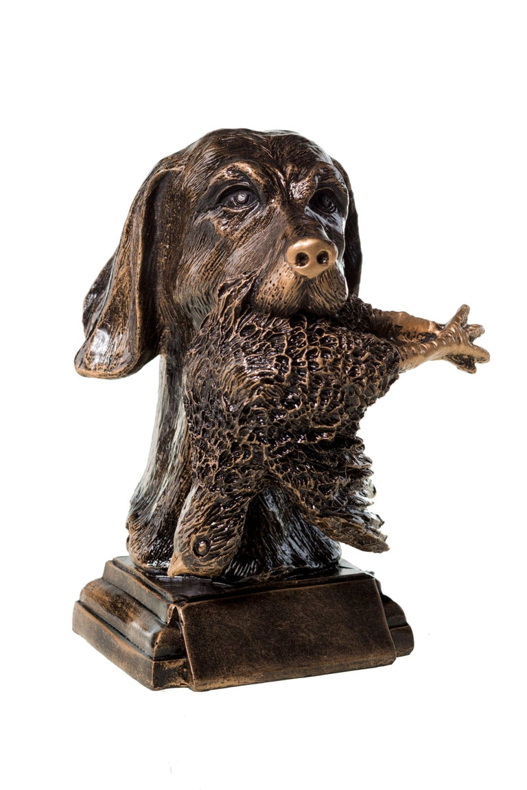 Bronzeskulptur eines Hundekopfes, der einen Vogel hält, montiert auf einem quadratischen Sockel mit einem leeren Namensschild an der Vorderseite – eine perfekte Trophäe Jagd 210 mm für jeden Anlass.