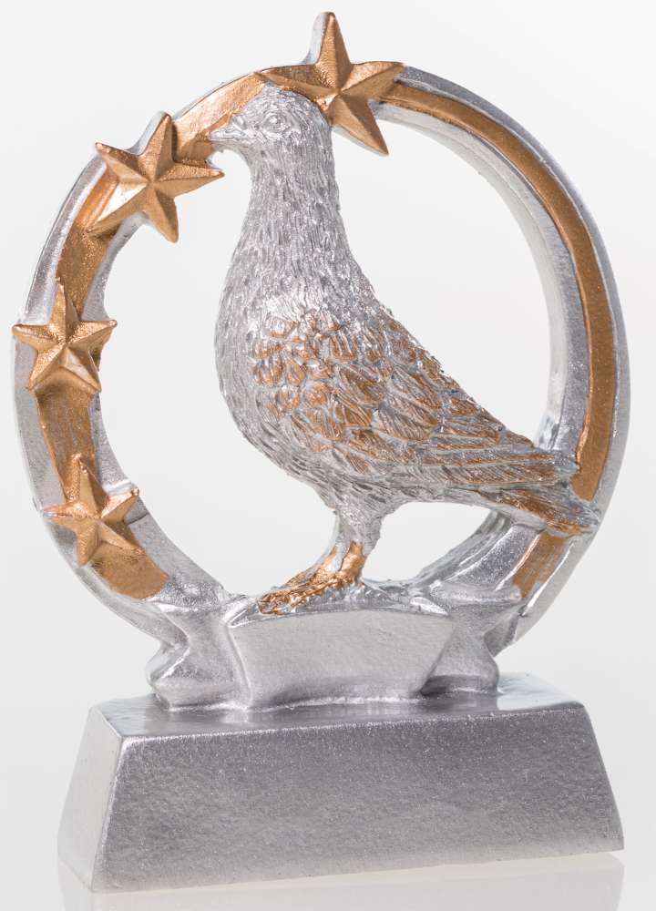 Silberne Taube mit goldenen Akzenten in einem runden Rahmen mit vier goldenen Sternen, auf rechteckigem Sockel. Trophäe Taube 125 mm von POMEKI.