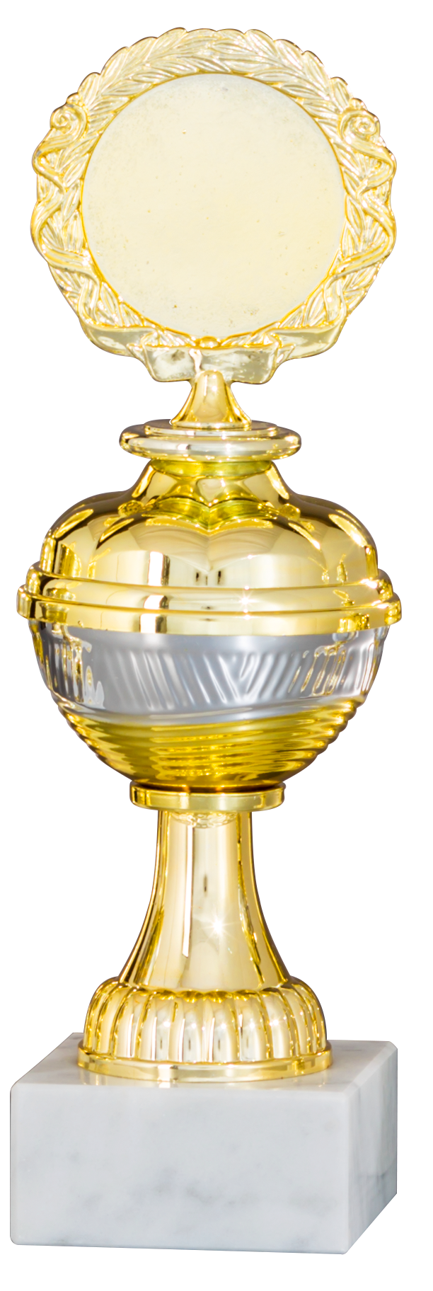 Goldene Trophäe mit einer weißen runden Platte oben, auf einem weißen Marmorsockel. Diese exquisite Pokale Troisdorf 3-er Pokalserie 208 mm - 228 mm und die Platte weisen aufwendige dekorative Details auf und sind damit eine perfekte Auszeichnung für jede Leistung.