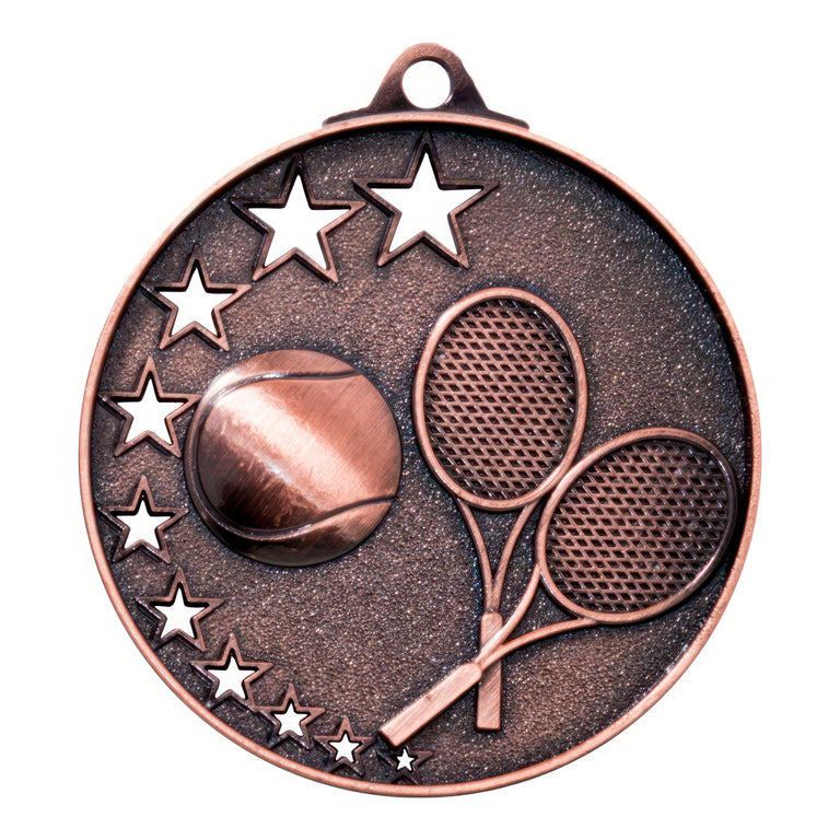 Tennis-Medaillen Magdeburg 52 mm mit einem Tennisball, zwei Tennisschlägern und an den Rändern angeordneten Sternenmotiven bestechen durch exklusives Design und hochwertiges Material.