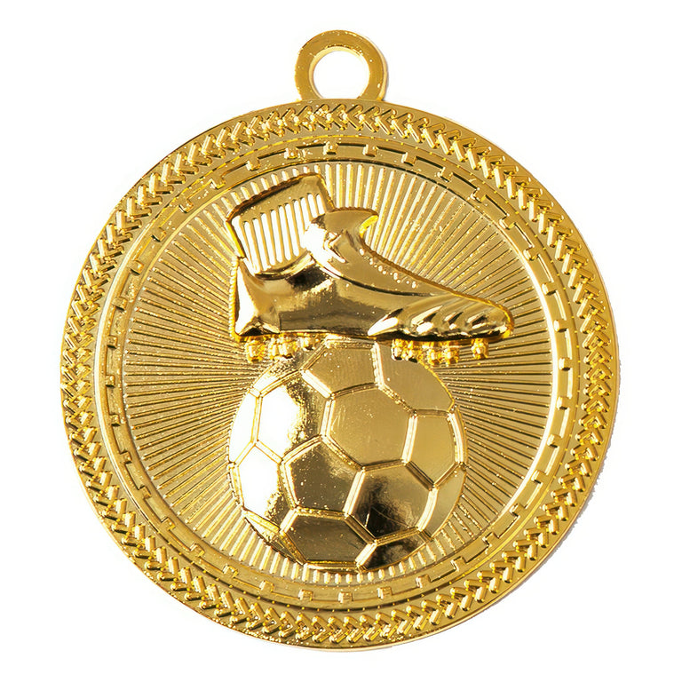 Goldfarbene Fußballmedaille mit exklusivem Design, dargestellt ein erhabenes Bild des Fußballschuhs mit Ball Medaillen Lübeck 50 mm von POMEKI.