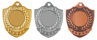 Thumbnail for Drei Trophäenplaketten „Medaillen Hamburg“ (50 x 45 mm) PK79295g-E25 in verschiedenen Ausführungen – Gold, Silber und Bronze – jeweils mit einem leeren zentralen Feld für persönliche Gravuren, nebeneinander ausgestellt in Hamburg.