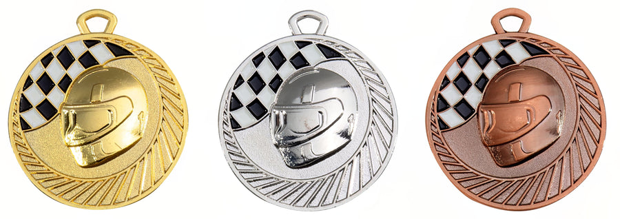 Drei runde Motorsport-Medaillen Aachen 50 mm PK79321 in Gold, Silber und Bronze mit Helm- und Zielflaggen-Design, mit exklusivem Design aus hochwertigem Material.