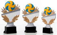 Thumbnail for Drei Volleyball-Trophäen der 3-er-Serie in unterschiedlichen Höhen, jede mit einem Volleyball auf einer silbernen Hand, flankiert von goldenen Lorbeerkränzen und aus hochwertigem Material gefertigt, alle auf schwarzen Sockeln montiert.