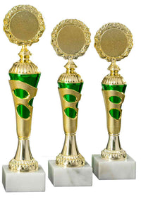 Thumbnail for Drei goldene Pokale Böblingen 3- er Pokalserie 255 mm – 290 mm PK754700-3-E50 mit grünen Details auf Marmorsockeln, isoliert auf weißem Hintergrund.