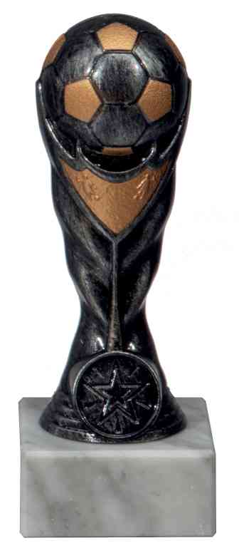 Ein bronze- und goldfarbener 3-er Serie Fußball 170 mm PK756200-3-E25-GSB, mit einem von zwei Händen gehaltenen Ball, montiert auf einem weißen Marmorsockel, mit exklusivem Design.