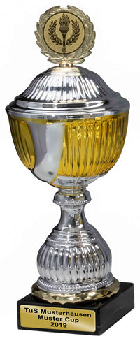 Thumbnail for Pokale Gera 7-er Pokalserie mit Deckel 273 mm – 355 mm PK759430-7-E50 Trophäe mit graviertem Lorbeerkranz, montiert auf einem schwarzen Sockel mit der Aufschrift „Auszeichnung Musterhausen Muster Cup 2019“.