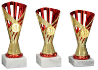 Thumbnail for Drei identische Pokale Plauen 3-er Pokalserie 167 mm – 198 mm PK759660-3-E25 mit rotem und goldenem Design auf Marmorsockeln und goldenen Medaillons, nebeneinander ausgestellt.