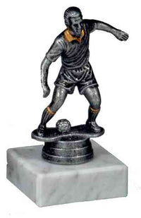 Thumbnail for Eine kleine Fußballfigur der 3er Serie 120 mm PK759850-3 eines Fußballspielers in Bewegung, montiert auf einem quadratischen weißen Marmorsockel, aus hochwertigem Material gefertigt und mit exklusivem Design.