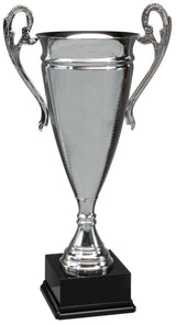 Ein großer silberner Wanderpokal Frankfurt am Main 755 mm mit verzierten Griffen und schwarzem Sockel.