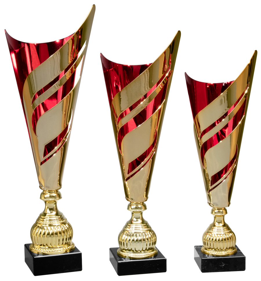 Drei gold-rote Pokale Neunkirchen 3-er Pokalserie 445 mm – 535 mm PK740500-3 in unterschiedlichen Höhen auf schwarzen Sockeln, nebeneinander vor einem einfarbigen Hintergrund angeordnet.