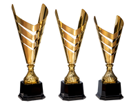 Thumbnail for Drei goldfarbene Trophäen mit schwarzem Sockel sind in einer Reihe vor einem grauen Hintergrund ausgestellt. Die Trophäen (Pokale Bünde 3-er Pokalserie 427 mm - 497 mm PK756700-3) haben ein modernes, offenes Design mit abgewinkelten, überlappenden Abschnitten.