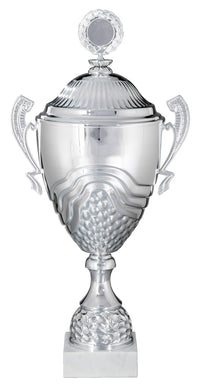 Thumbnail for Der Wanderpokal Wiesbaden 412 mm - 680 mm PK758710-W-E50 mit silberner Oberfläche, verzierten Griffen und einem dekorativen Sockel weist ein strukturiertes Design auf seinem Korpus auf und ist oben mit einem kleinen runden Ornament verziert. Das Ganze steht elegant auf einem weißen quadratischen Sockel. Dieses Stück dient als exklusives Design- und Erinnerungsstück.