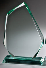 Thumbnail for Auszeichnungen Aachen 3-er Serie 180x130 mm – 265x170 mm Trophäe in sechseckiger Form mit klarer Jade Premium Glas-Tönung, dargestellt auf grauem Hintergrund.