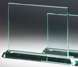 Thumbnail for Zwei rechteckige Jadeglas-Tafeln auf massiven Glassockeln in Nahaufnahme vor grauem Verlaufshintergrund. Awards Braunschweig 3-er Serie von POMEKI.