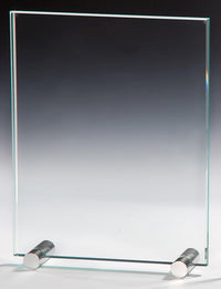 Thumbnail for Transparente Plakette der Glaspokal Duisburg 3-er Serie, aufrecht stehend auf zwei kleinen runden Metallsockeln vor weißem Hintergrund, mit einem Emblem.