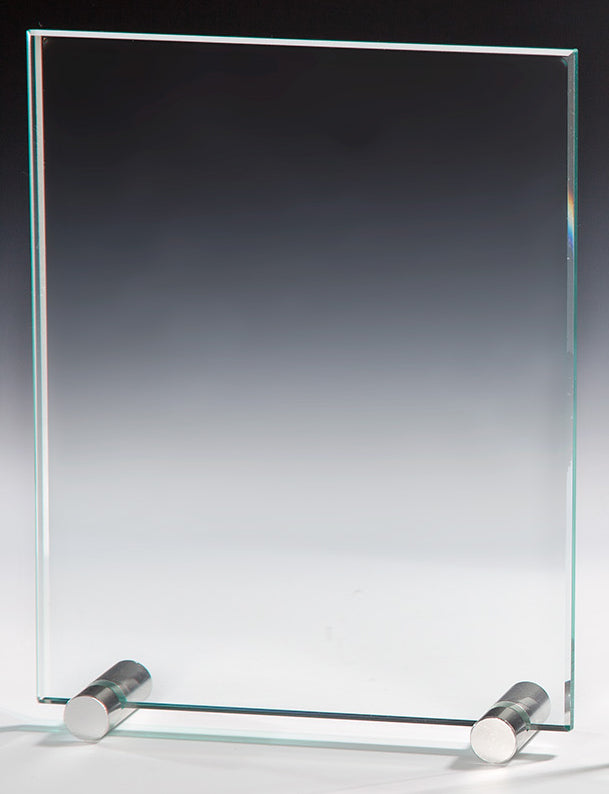 Glaspokal Duisburg, 3er-Serie – klare, hochformatige Glastafel auf zwei silbernen Zylinderfüßen, Einzelansicht