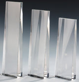 Drei klare Awards Saarbrücken 3-er Serie (205x70 mm-255x70 mm ) in rechteckigen Formen mit unterschiedlichen Höhen stehen aufrecht auf einem neutralen Hintergrund, ideal für eine elegante Lasergravur.