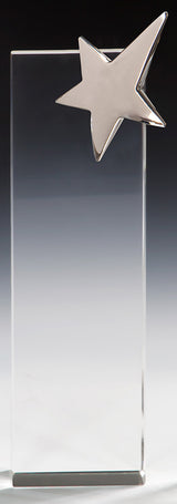 Thumbnail for Klare Glasstele mit silbernem Stern-Emblem an der oberen rechten Ecke vor grauem Verlaufshintergrund. Awards Potsdam 3-er Serie von POMEKI.