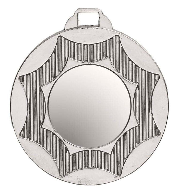 Die Medaillen Düren 50 mm zeichnen sich durch ein exklusives Design aus, mit einer glatten reflektierenden Mitte, die von radialen Rillen umgeben ist, und einer kleinen rechteckigen Schlaufe an der Oberseite zum Befestigen eines Bandes. Diese aus hochwertigem Material gefertigte Silbermedaille strahlt Eleganz und Exzellenz aus.