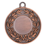 Thumbnail for Die Medaillen Gießen 50 mm ist eine Bronzemedaille mit kreisförmigem Design, die einen Lorbeerkranz um eine leere Mitte und eine kleine Öse zum Aufhängen an der Oberseite zeigt. Dieses aus hochwertigem Material gefertigte Stück verkörpert ein exklusives Design und ist damit perfekt für jede Auszeichnung.