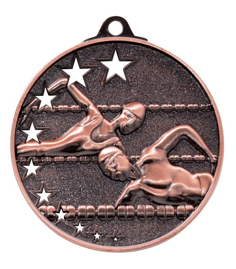 Die Schwimmen Medaillen Halle 52 mm ist eine bronzene Schwimmmedaille, die zwei Schwimmer im Freistil zeigt, umgeben von Sternen, aus hochwertigem Material gefertigt und mit einem exklusiven Design ausgestattet.