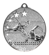 Thumbnail for Die Schwimmen Medaillen Halle 52 mm zeigen zwei Schwimmer und Sterne, sind aus hochwertigem Material gefertigt und stellen ein exklusives Design unter den Medaillen dar.