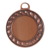 Thumbnail for Medaillen Wolfsburg 40 mm runde Medaille mit leerer Mitte und einem Blattmuster um den Rand, gefertigt aus hochwertigem Material, isoliert auf weißem Hintergrund.
