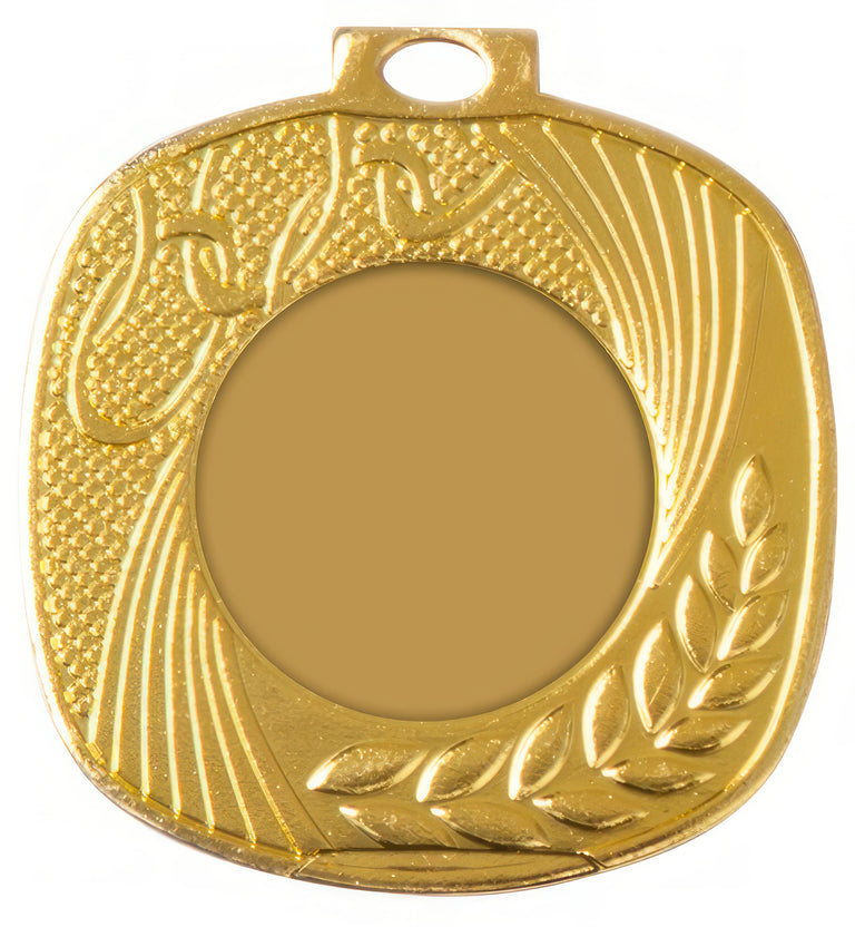 Quadratische Medaille in Goldfarbe mit runder Mitte, verziert mit geprägtem Band und Lorbeermuster. Medaillen Dortmund 45x45 mm von POMEKI.